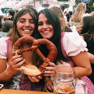 Meet your Posher, Lizzie